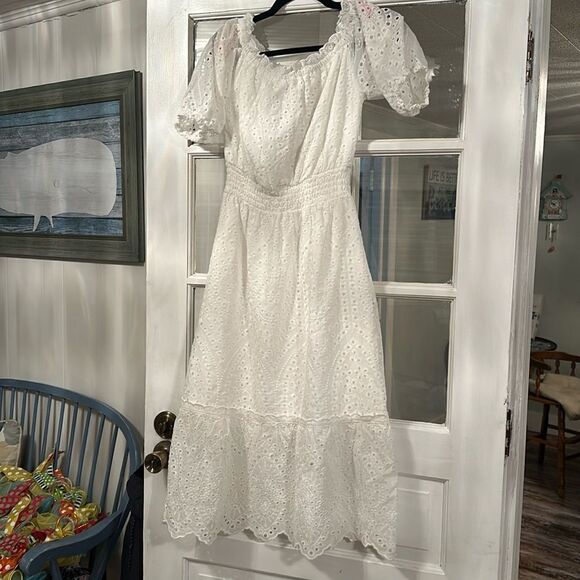 NWT Betsy Johnson Eyelet White Dress size small - Picture 1 of 4